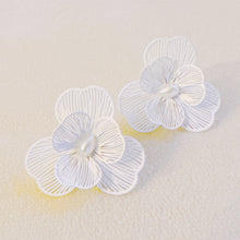 Load image into Gallery viewer, Princess Pearl Centered Flower Earrings
